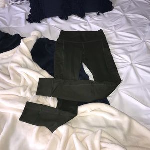 Fabletics Mila High-Waisted Pocket Leggings